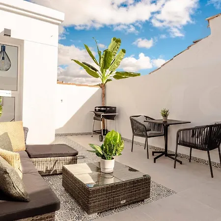 Penthouse With Private Jacuzzi & Rooftop - Center Apartment *