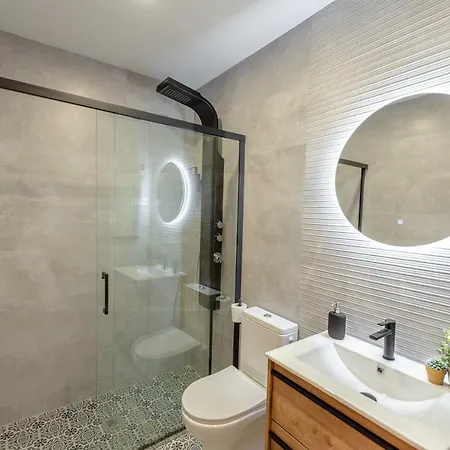 Penthouse With Private Jacuzzi & Rooftop - Center Apartamento